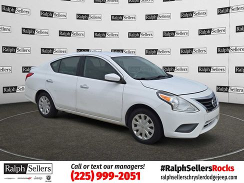 Used 2016 Nissan Versa SV FWD image 1
