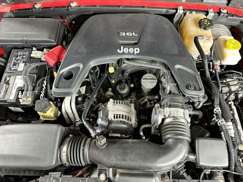Used 2018 Jeep Wrangler Unlimited Sport S AWD/4WD image 31