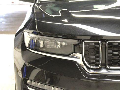 New 2025 Jeep Grand Cherokee Limited w/ Luxury Tech Group II image 32