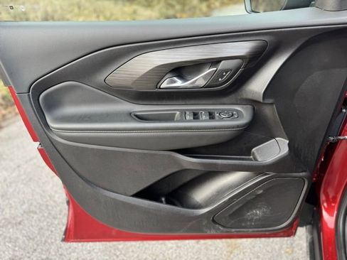 Used 2024 GMC Terrain SLE image 8