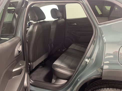 Used 2025 Chevrolet Trax LT FWD image 15