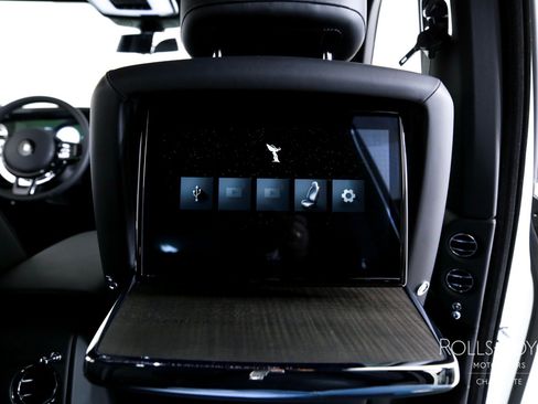 Used 2026 Rolls-Royce Cullinan AWD/4WD image 32
