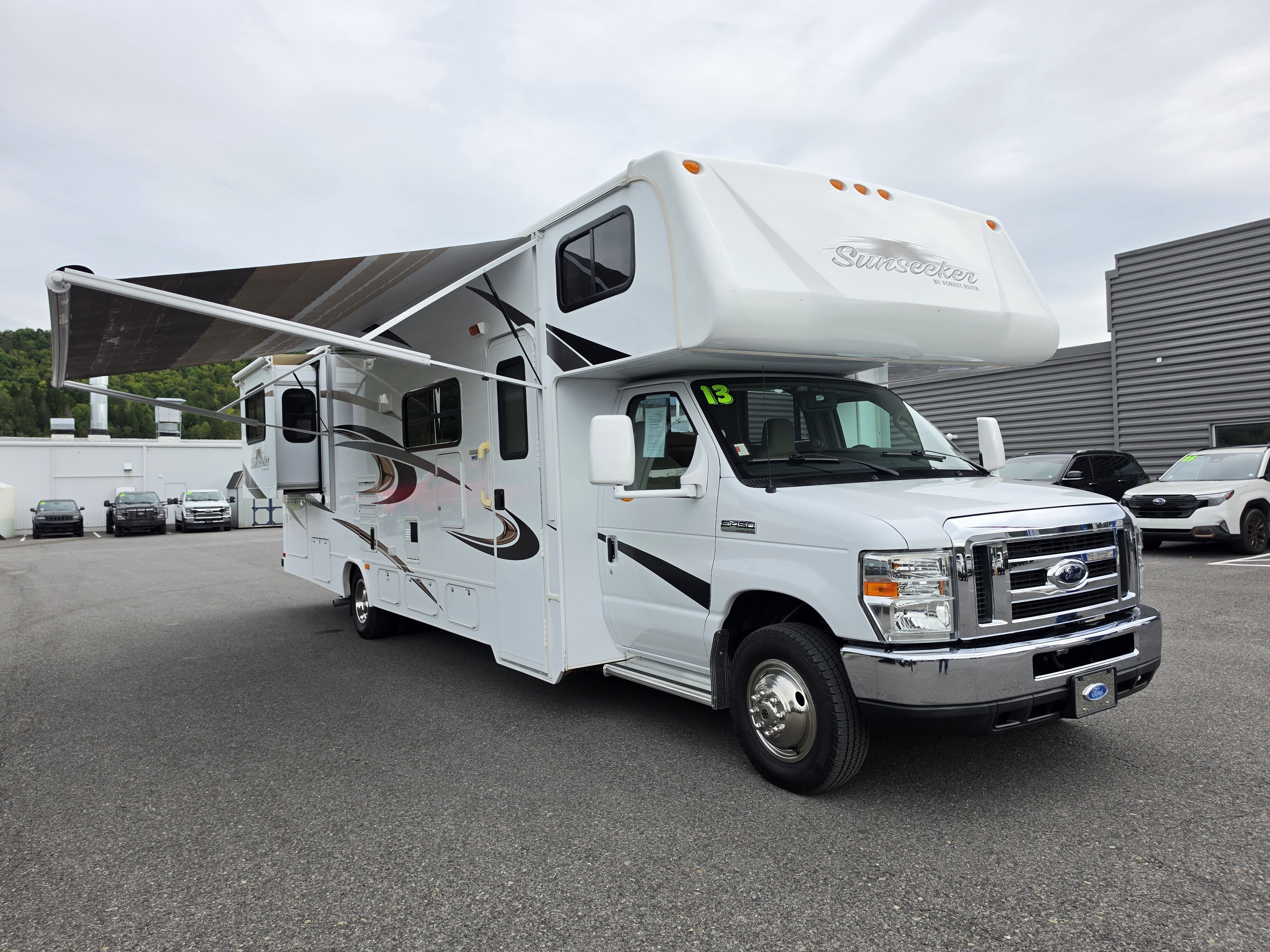 Used 2012 Ford E-450 and Econoline 450 Super Duty w/ Motorhome Prep Pkg RWD image 1