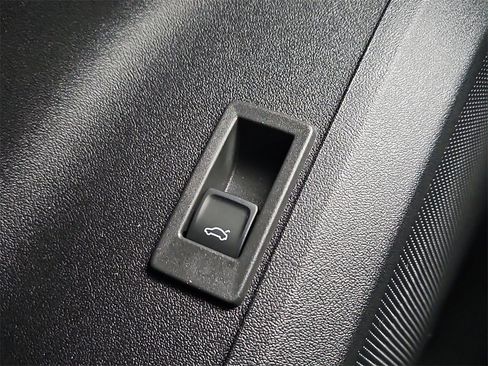 New 2025 Audi Q5 Premium Plus image 17