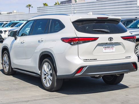 Used 2023 Toyota Highlander Limited FWD image 13