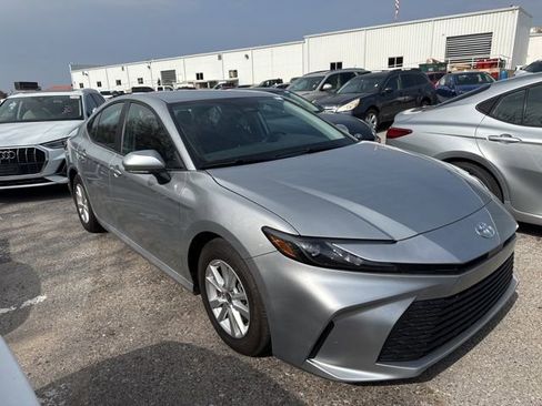 Used 2025 Toyota Camry LE image 5