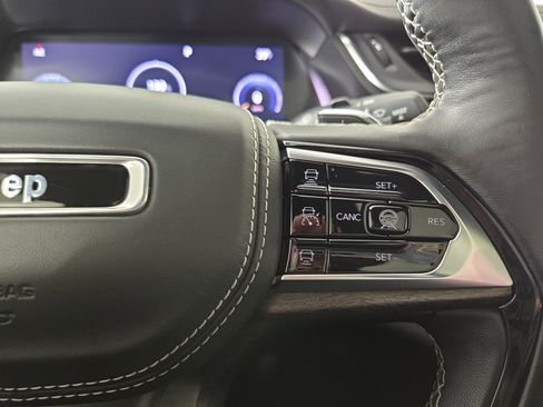 Used 2022 Jeep Grand Cherokee L Overland w/ Advanced Protech Group III image 17