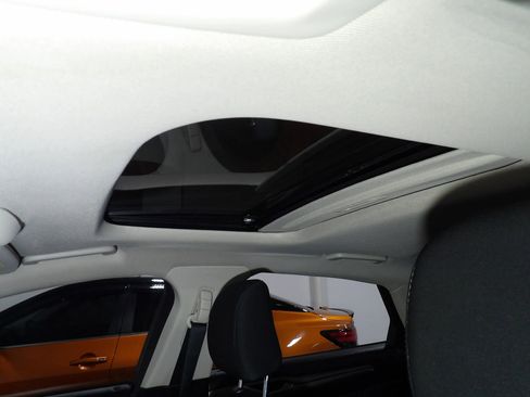 Used 2020 Ford Fusion SE image 9