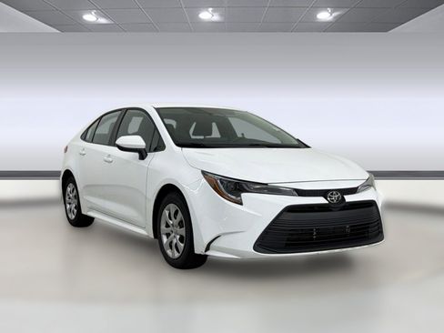 Used 2025 Toyota Corolla LE FWD image 7