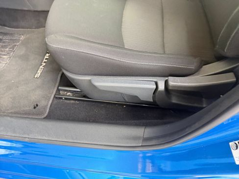 Used 2025 Nissan Sentra SV FWD image 21