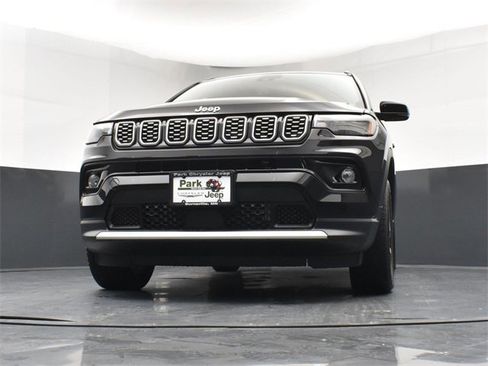 Used 2025 Jeep Compass Limited image 20