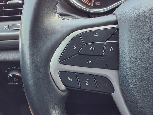 Used 2019 Jeep Grand Cherokee Altitude AWD/4WD image 14
