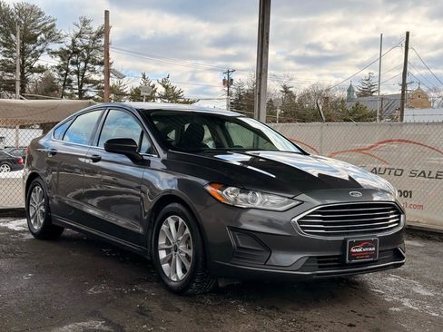 Used 2020 Ford Fusion SE image 6