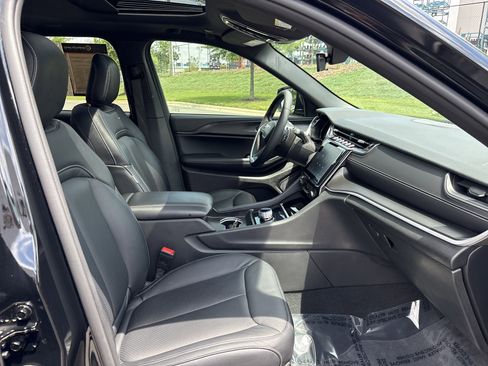 Certified 2025 Jeep Grand Cherokee Laredo X w/ Luxury Tech Group I RWD image 25