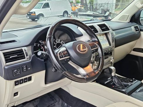 Used 2020 Lexus GX 460 Premium w/ Premium Package AWD/4WD image 10
