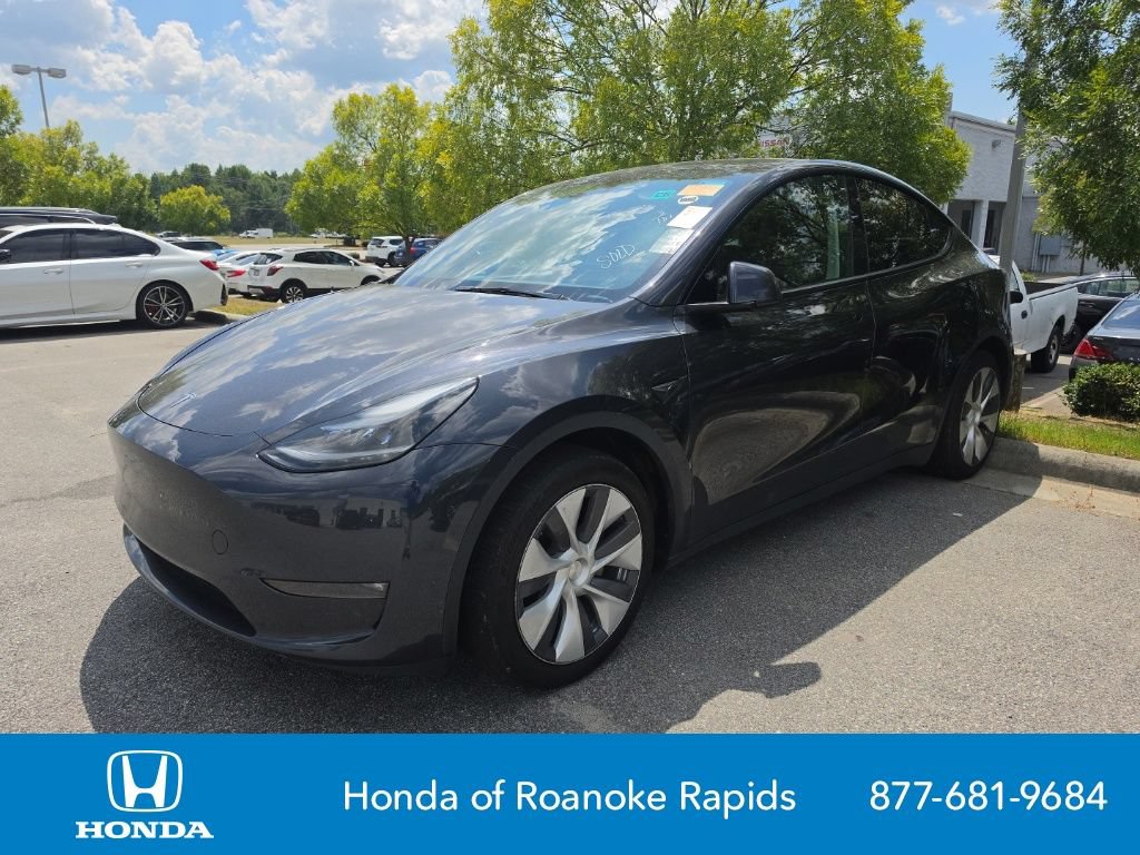 Used 2024 Tesla Model Y Long Range AWD/4WD image 1