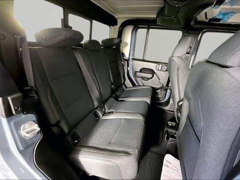 New 2026 Jeep Gladiator Sport AWD/4WD image 10