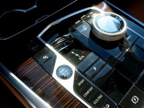 New 2026 BMW X7 xDrive40i w/ Executive Package image 24