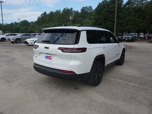 Used 2024 Jeep Grand Cherokee L Altitude AWD/4WD image 22