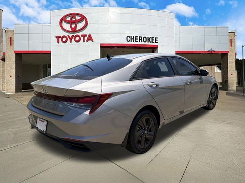 Used 2022 Hyundai Elantra SEL FWD image 4