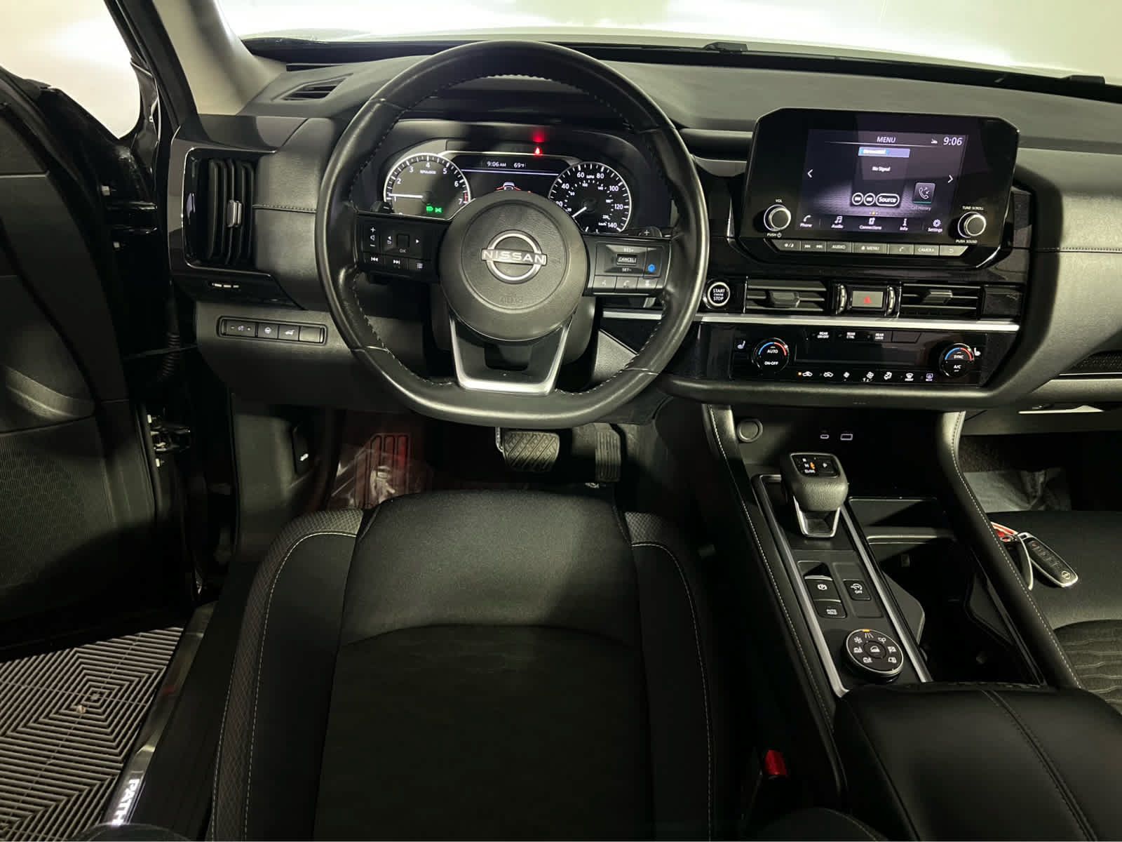 Certified 2023 Nissan Pathfinder SV w/ SV Premium Package AWD/4WD image 14