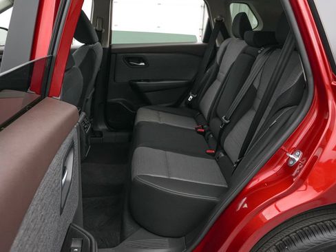 Used 2023 Nissan Rogue SV image 17