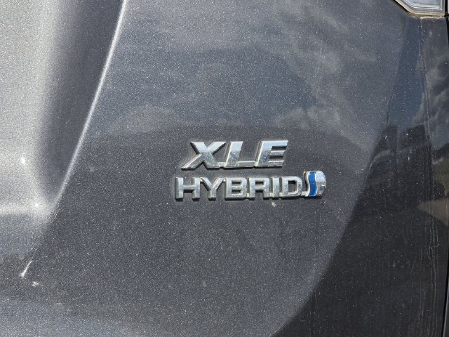 Used 2016 Toyota RAV4 XLE AWD/4WD image 9