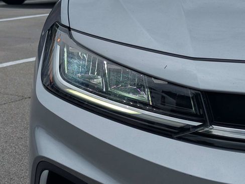 Used 2025 Volkswagen Jetta SE FWD image 9