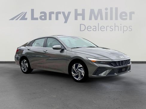 New 2026 Hyundai Elantra Limited FWD image 10