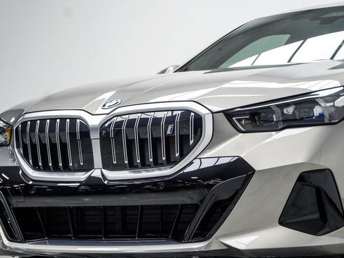 Used 2026 BMW i5 eDrive40 w/ M Sport Package RWD image 2