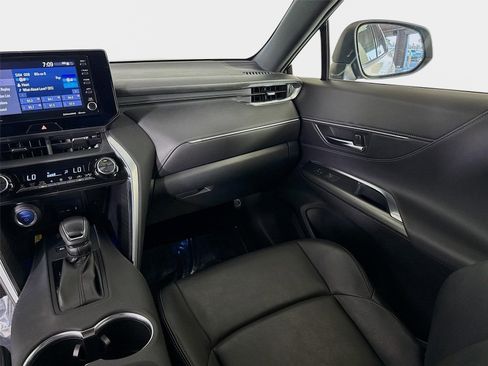 Used 2022 Toyota Venza XLE AWD/4WD image 24