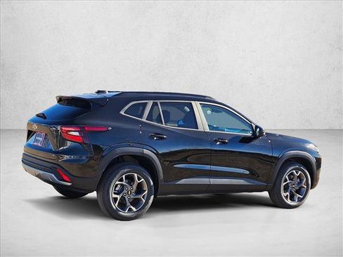 New 2026 Chevrolet Trax LT w/ LT Convenience Package image 2