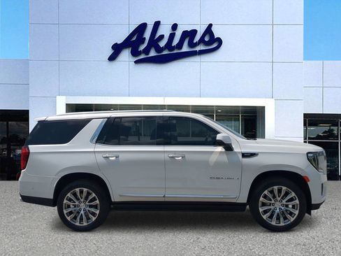 Used 2023 GMC Yukon Denali w/ Denali Reserve Package AWD/4WD image 1