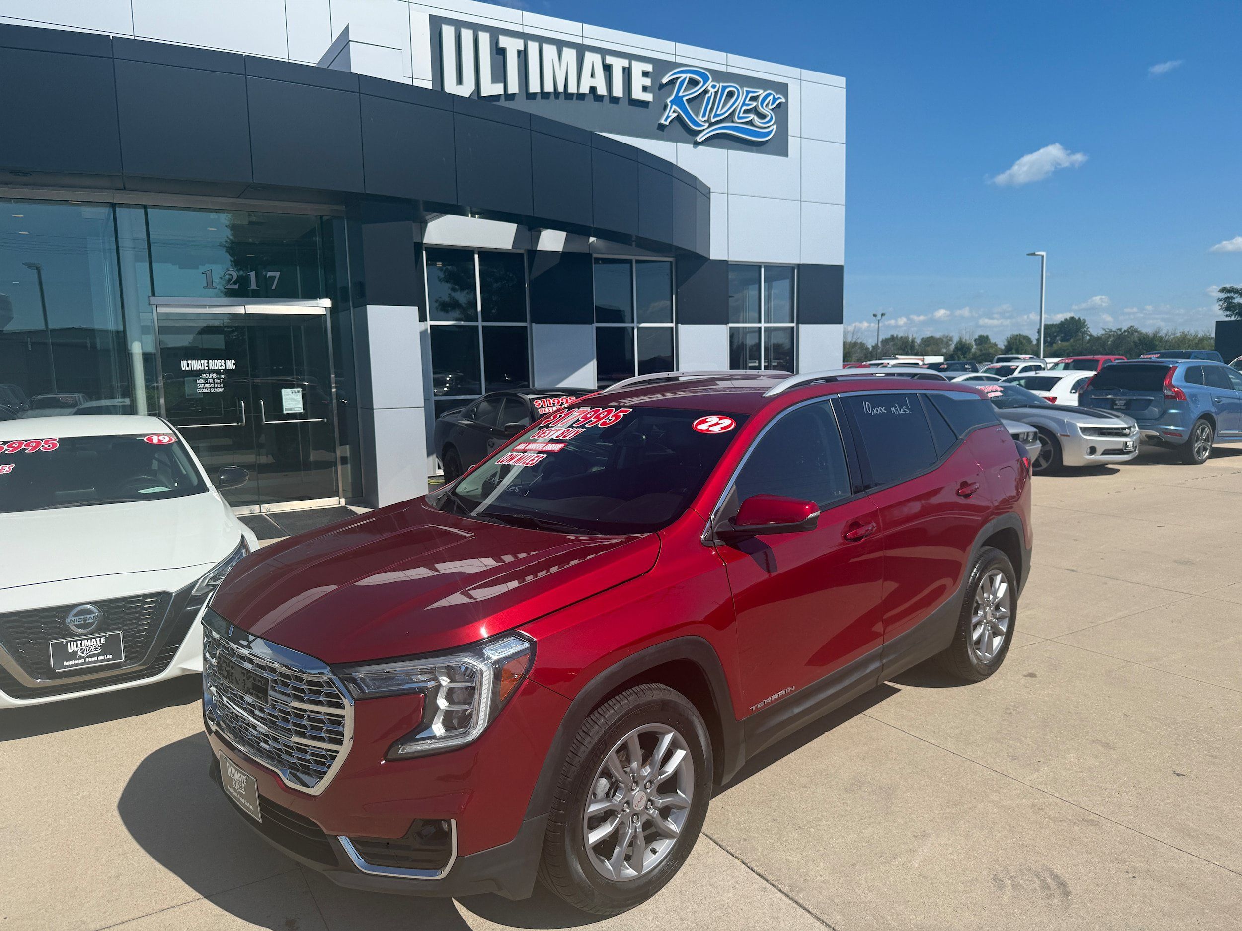 Used 2022 GMC Terrain SLT w/ Infotainment Package II AWD/4WD image 1