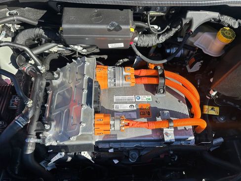 New 2025 FIAT 500 e image 32