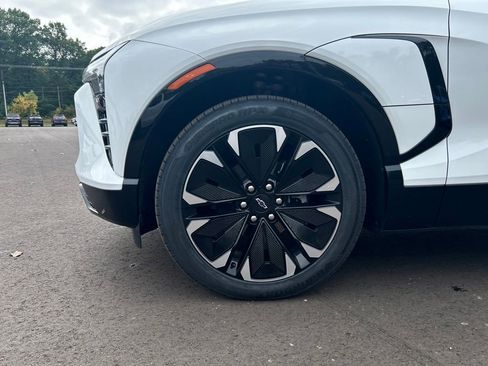 Used 2024 Chevrolet Blazer EV RS image 9