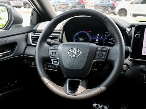 Used 2025 Toyota Camry XSE FWD image 18