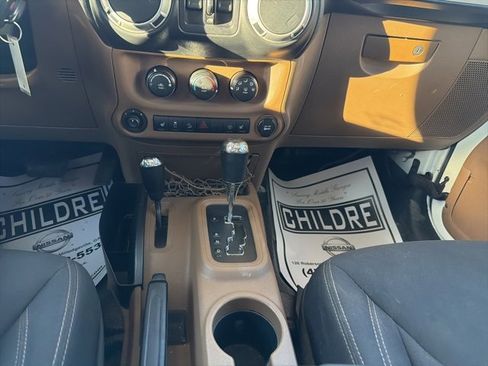 Used 2015 Jeep Wrangler Unlimited Sahara w/ Connectivity Group image 22