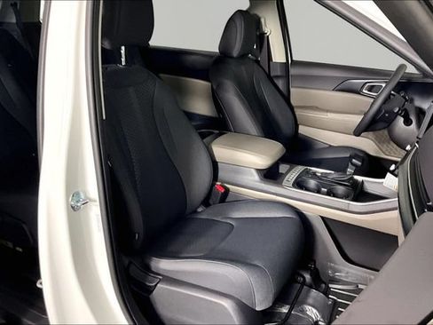 New 2026 Kia Carnival LX FWD image 12
