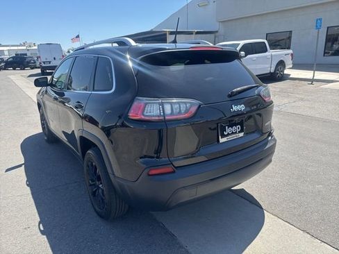 Used 2019 Jeep Cherokee Latitude w/ Popular Appearance Group FWD image 3