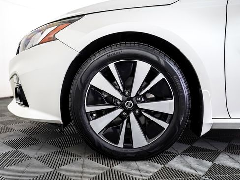 Used 2019 Nissan Altima 2.5 SV image 6