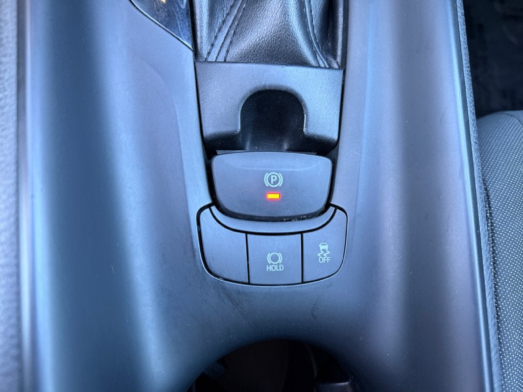 Used 2021 Toyota C-HR LE FWD image 33
