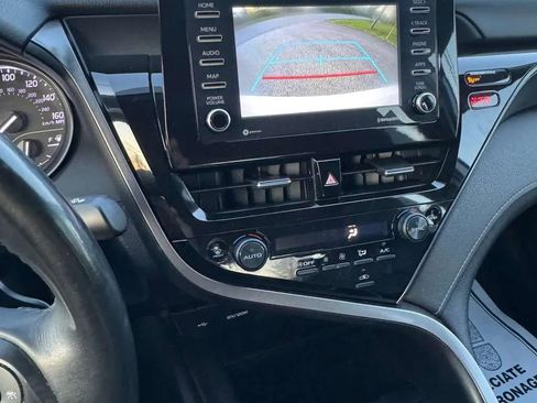 Used 2023 Toyota Camry SE FWD image 12