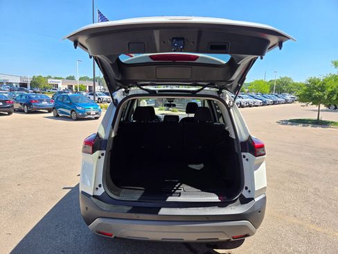 Used 2023 Nissan Rogue S FWD image 6