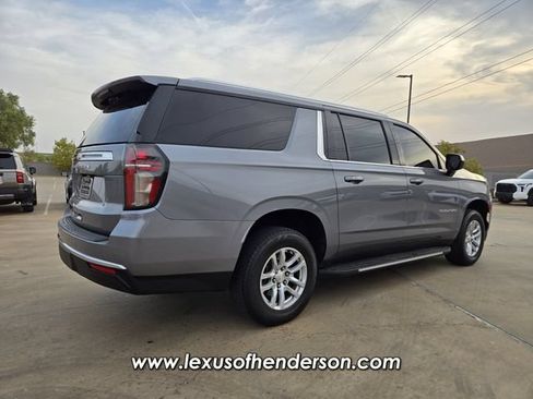 Used 2022 Chevrolet Suburban LS RWD image 6