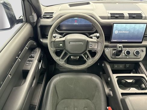Used 2022 Land Rover Defender 110 V8 AWD/4WD image 10