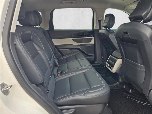 Used 2024 Lincoln Nautilus Premier AWD/4WD image 21