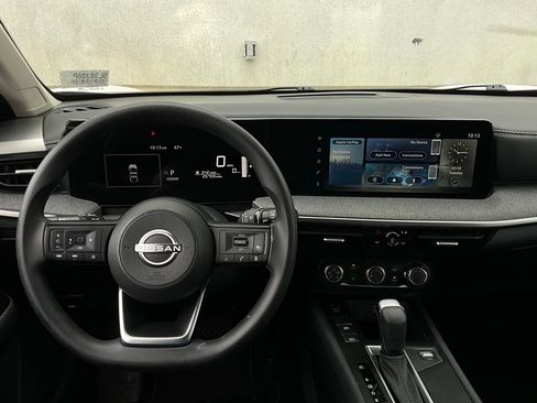 Used 2025 Nissan Kicks SV image 12