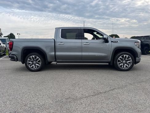 Used 2025 GMC Sierra 1500 Denali w/ Denali Reserve Package AWD/4WD image 7