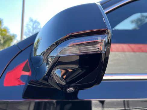 Used 2024 Cadillac Escalade ESV Premium Luxury Platinum image 31